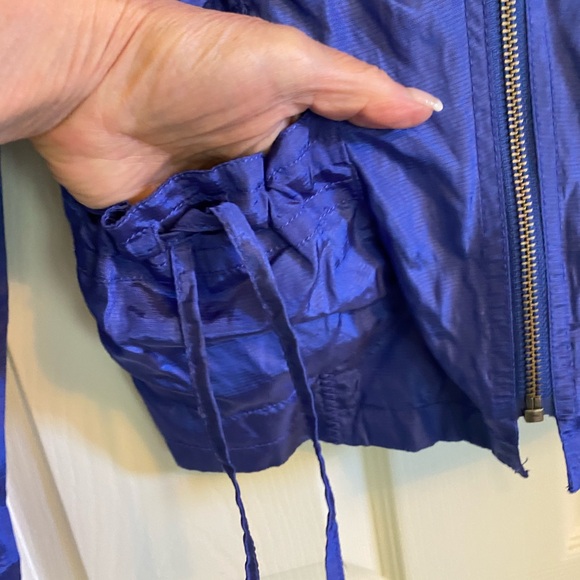 Vibrant Kapalua windbreaker 🌬️ - Picture 6 of 10